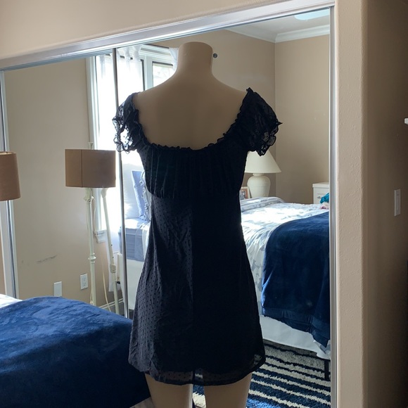 Short black dress - Picture 4 of 7